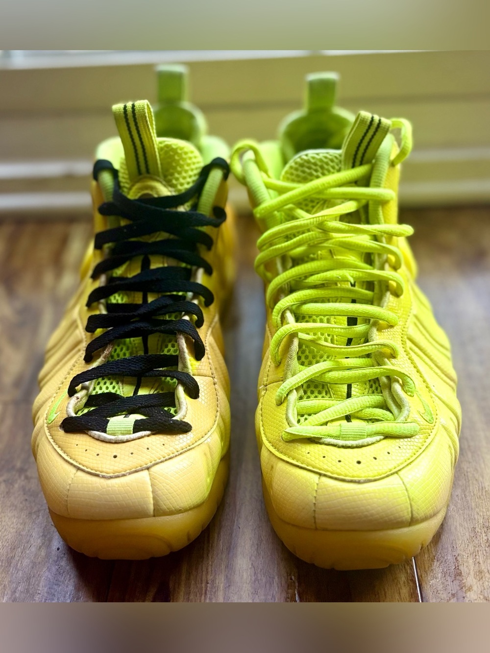 Nike Air Foamposite Pro Neon Basketball Shoes Men’s size 10.5
